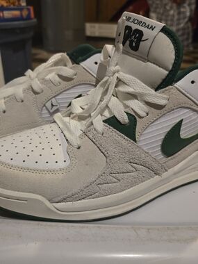 Jordan Men's Low-Top Sneakers in White, Cream, and Green